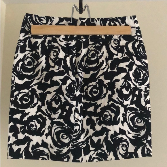 Black and White Floral Print Mini Skirt - Picture 2 of 3